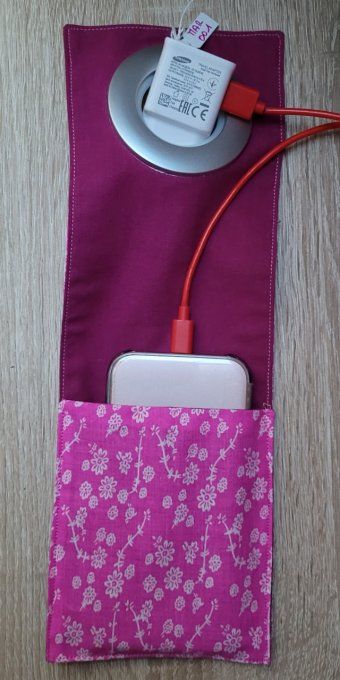 Etui Chargeur téléphone rose "TINEO"