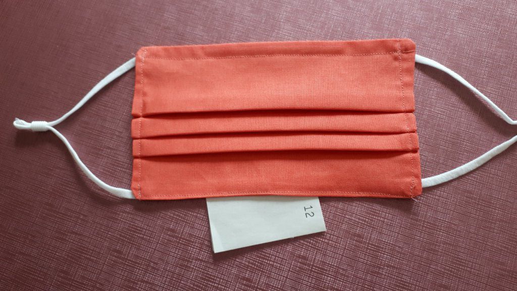 TISSU 
Couleur : Orange Corail
Composition : 100% coton
Lavage : 60 Degrés
Pince Nez : OUI
Réglable : OUI
Façon : 3 plis
Prix du Masque :	2,50 €
